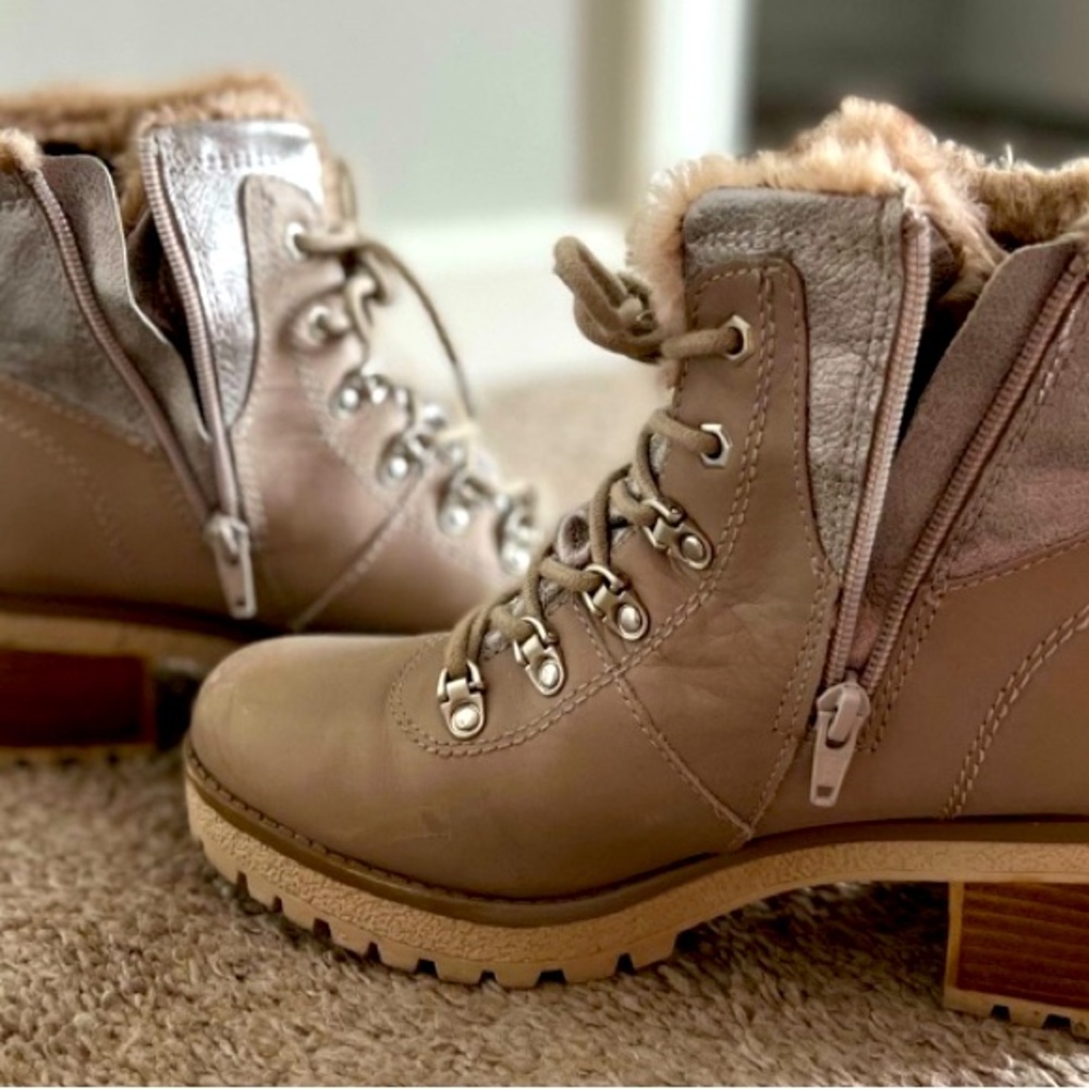 Cougar boots, size 8